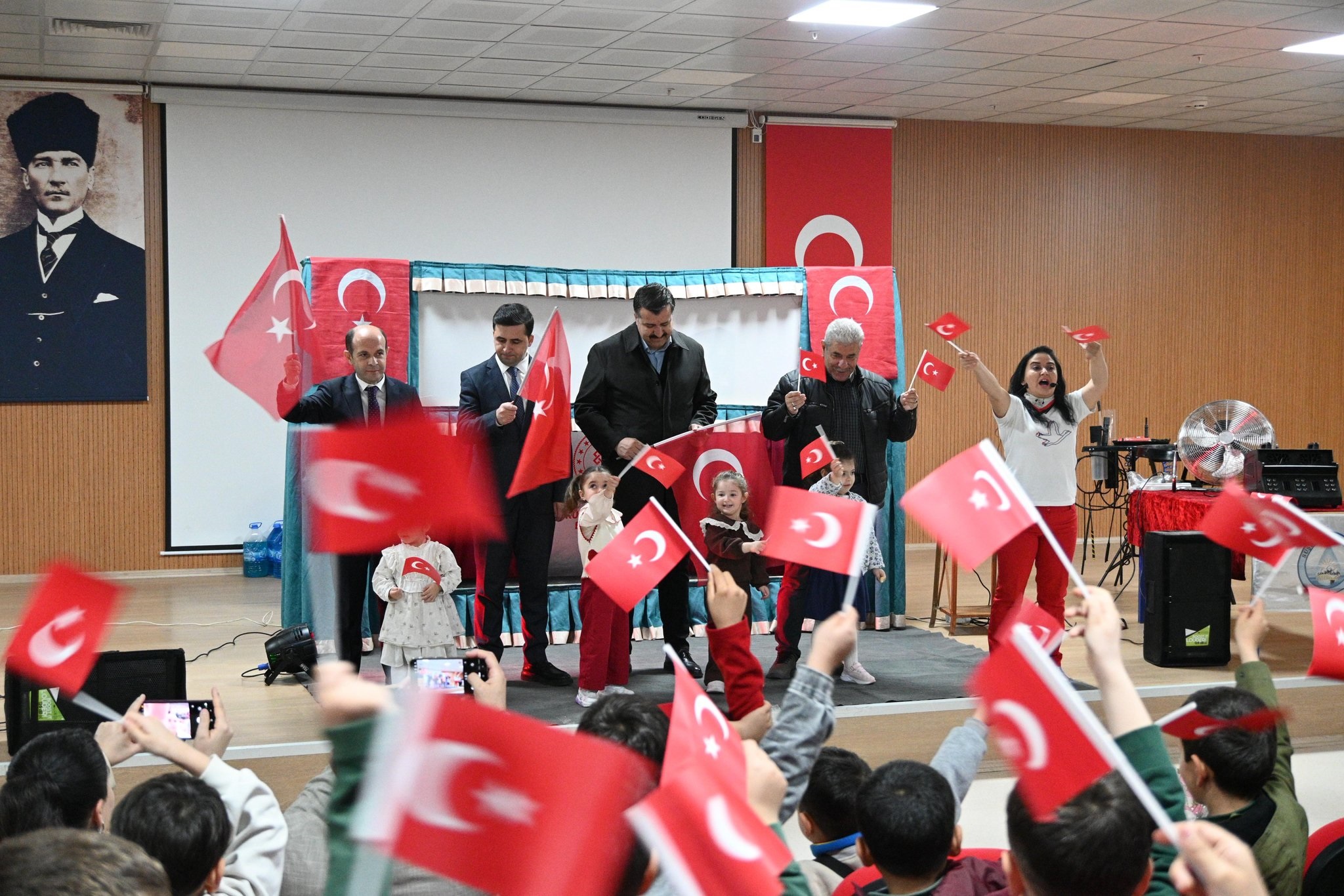 Sivas’ta 11 ilçede binlerce çocuk şenlikte buluştu