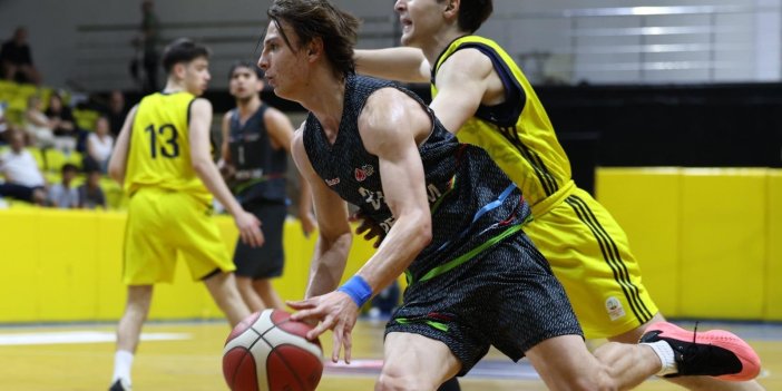 Sivas’ta genç basketbolcular Türkiye şampiyonası için sahnede