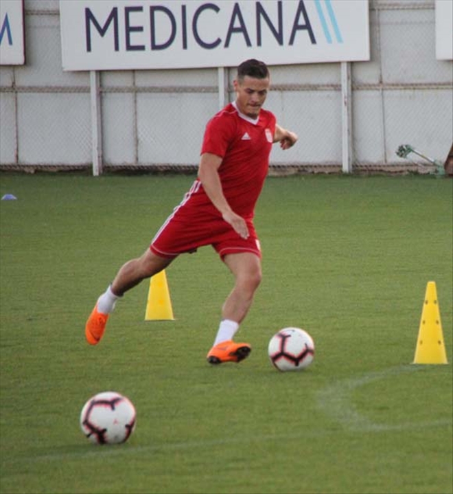 TÜM FUTBOLCULARIN ŞANS BULMASI BEKLENİYOR