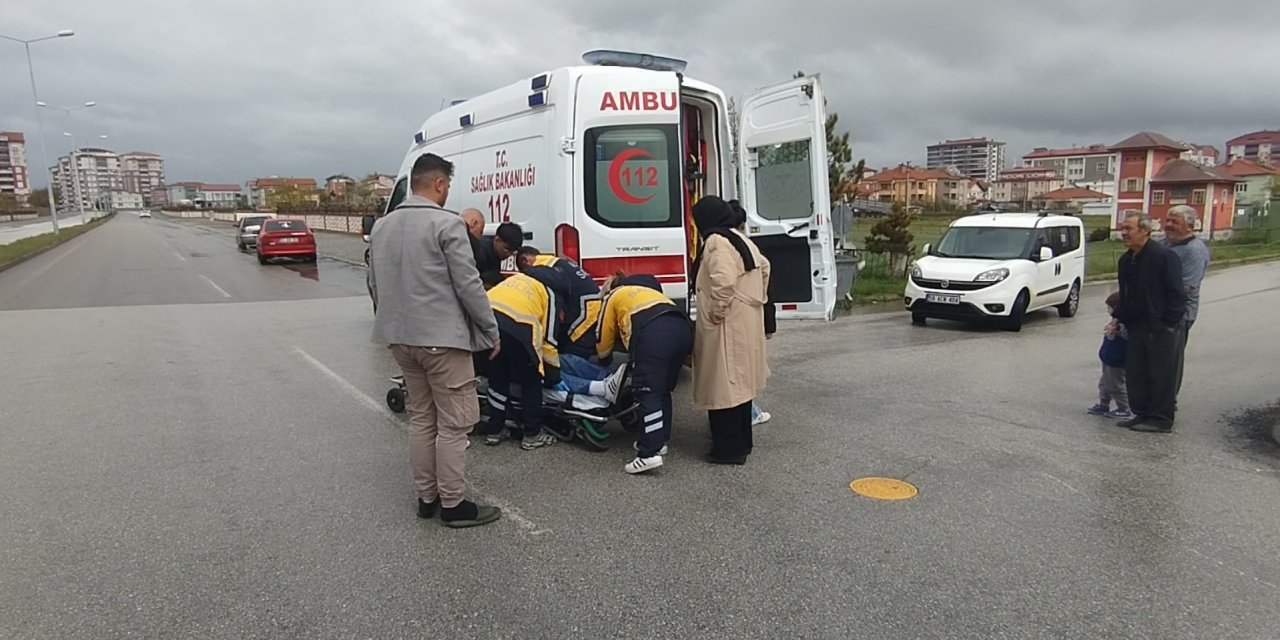 Sivas'ta otomobil ile motosiklet çarpıştı