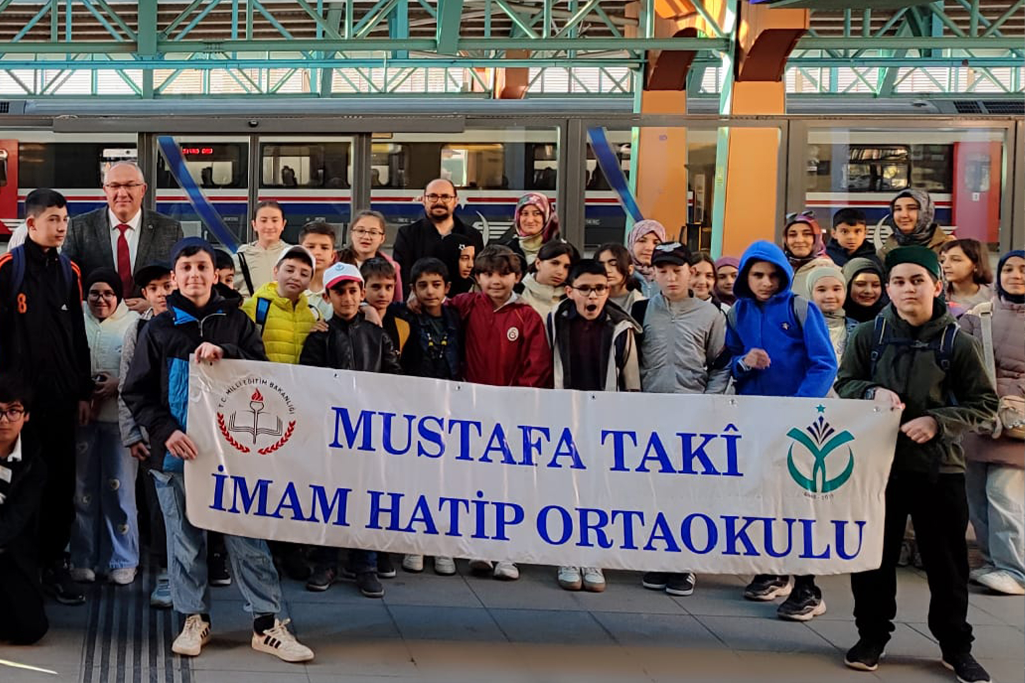 Öğrenciler “Görmeden Ölmeyin” Sloganıyla Divriği’yi Gezdi