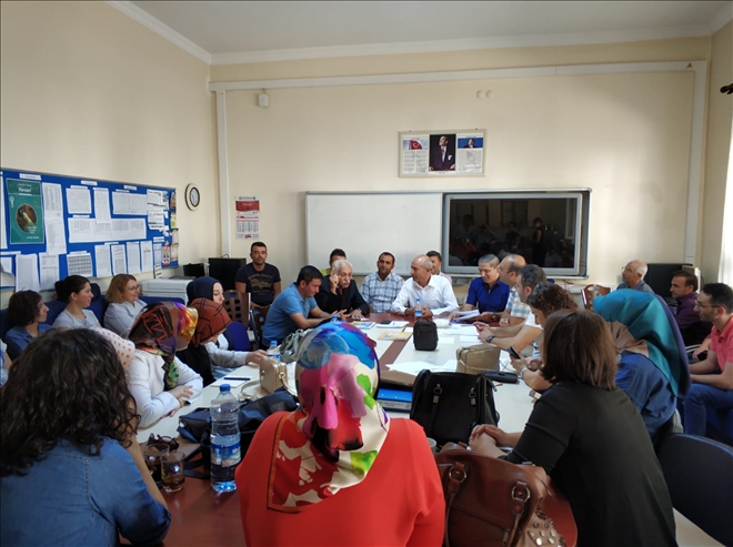 YAVUZ BÜLENT BAKİLER, OKUDUĞU OKULU ZİYARET ETTİ