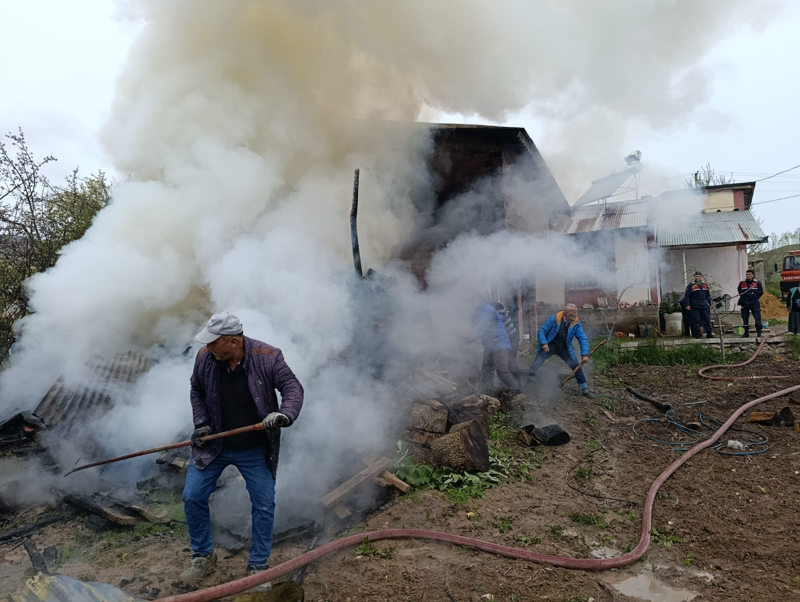 Sivas’ta kömürlükte çıkan yangın korkuttu