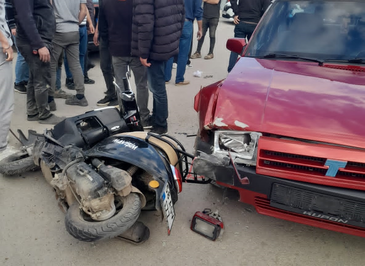 Sivas'ta otomobil ile motosiklet çarpıştı