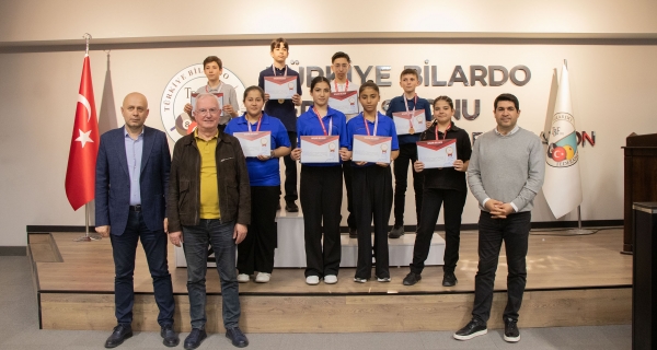 Sivaslı sporcular bilardo Türkiye birinciliğinde ilk üçe girdi