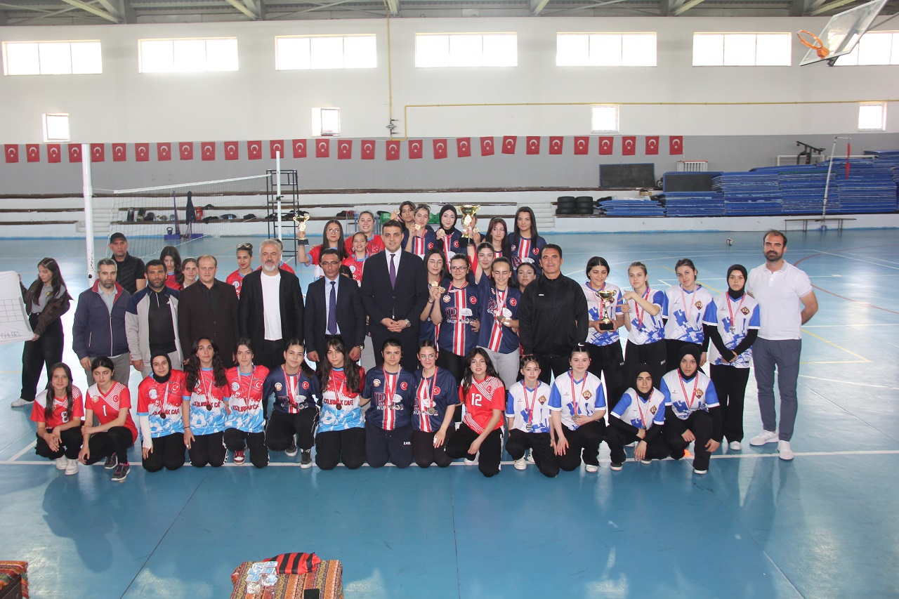 Voleybol turnuvasında şampiyon belli oldu