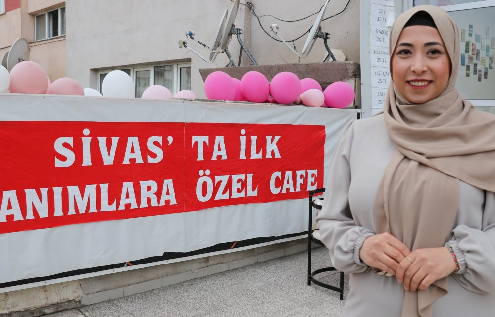 Sivas'ta bu kafeye sadece kadınlar giriyor