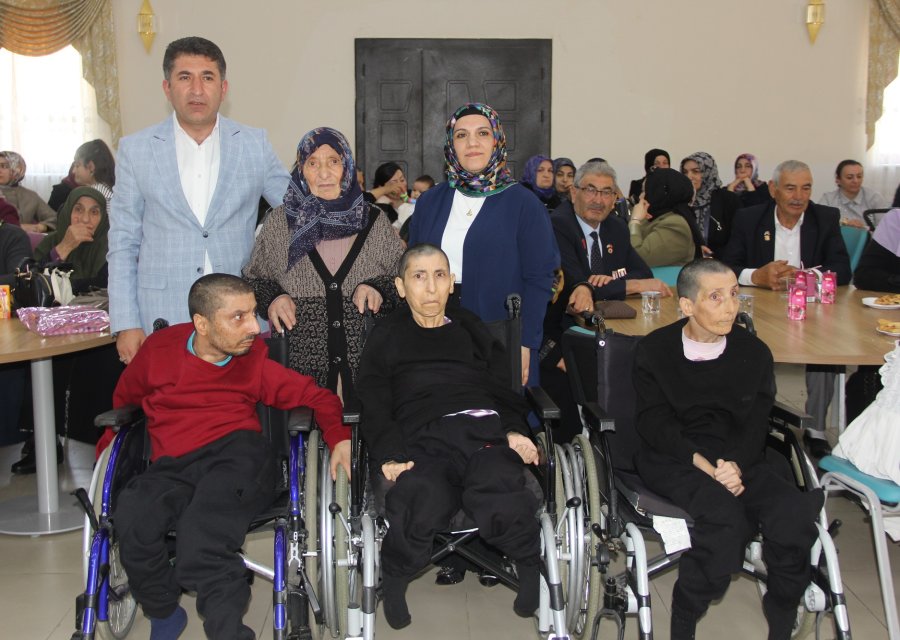 Zara'da Anneler Günü kutlandı