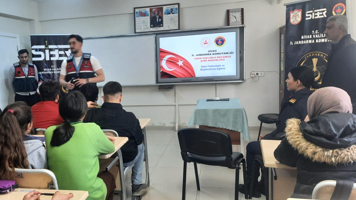 Öğrencilere "siber farkındalık ve bilgilendirme" eğitimi