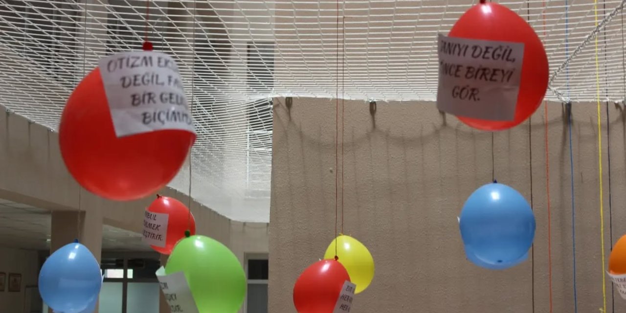 Öğrenciler otizme dikkat çekti