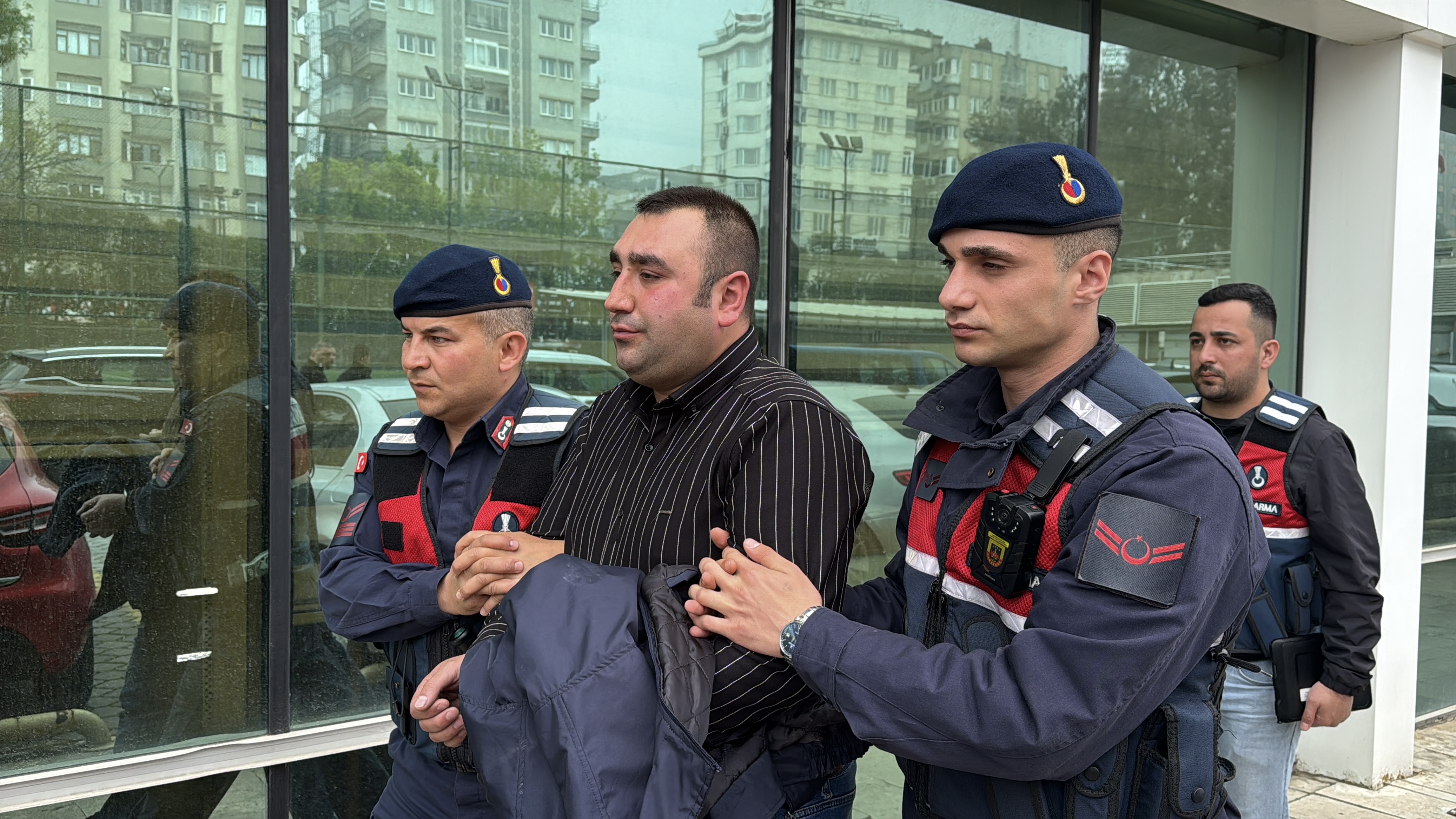 Tartıştığı babasını 8 kurşunla öldürdü