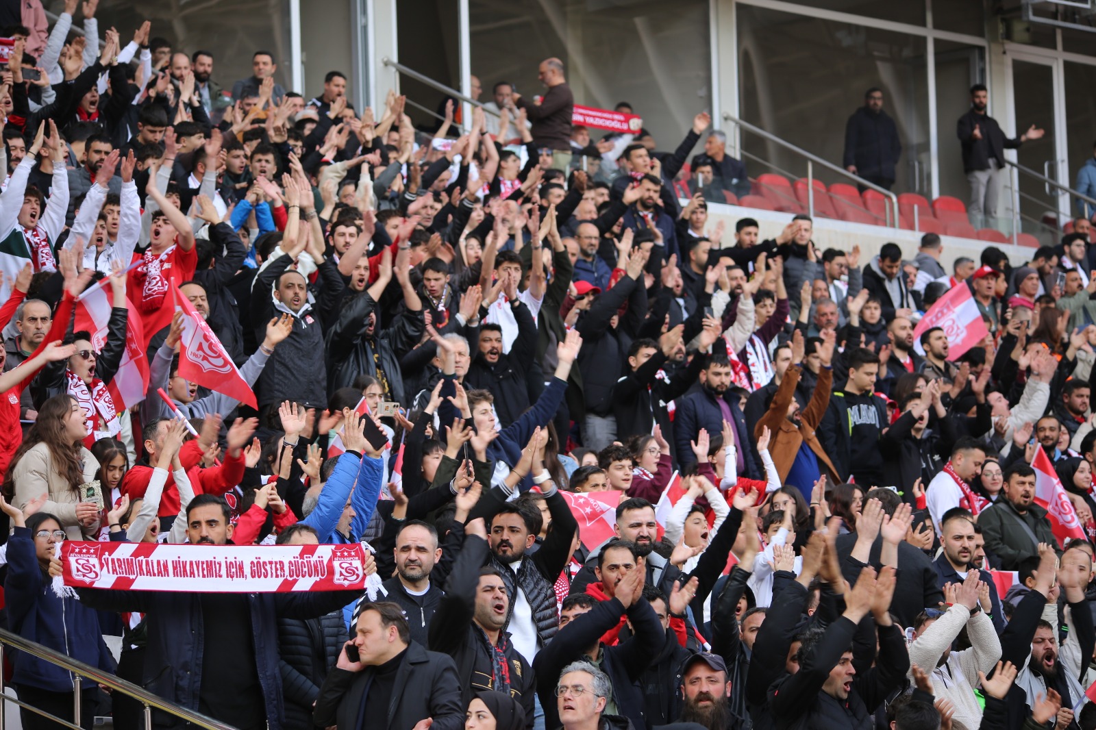 Sivasspor’da kenetlenme mesajı