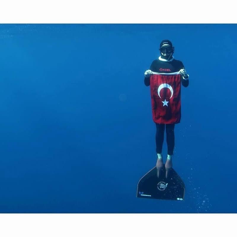 Birgül Erken'den Finlandiya'da buzun altında rekor