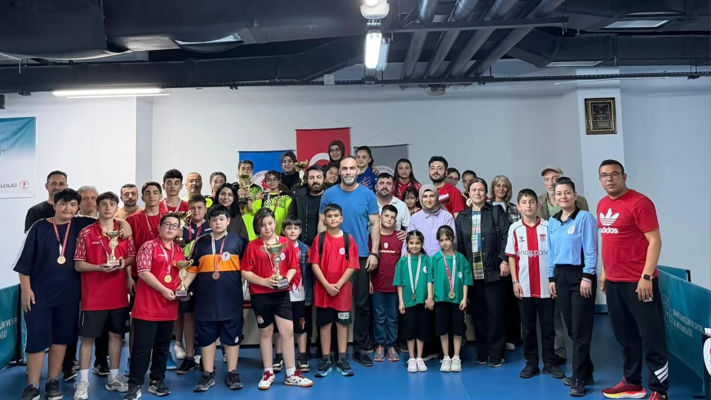 Sivas’ta yıldız raketlerden büyük mücadele