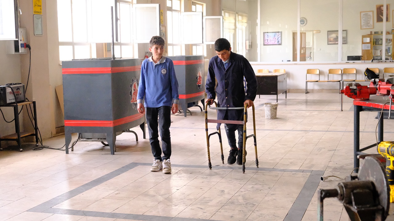 Sivaslı Mehmet'in traktör kazası sonrası örnek mücadelesi