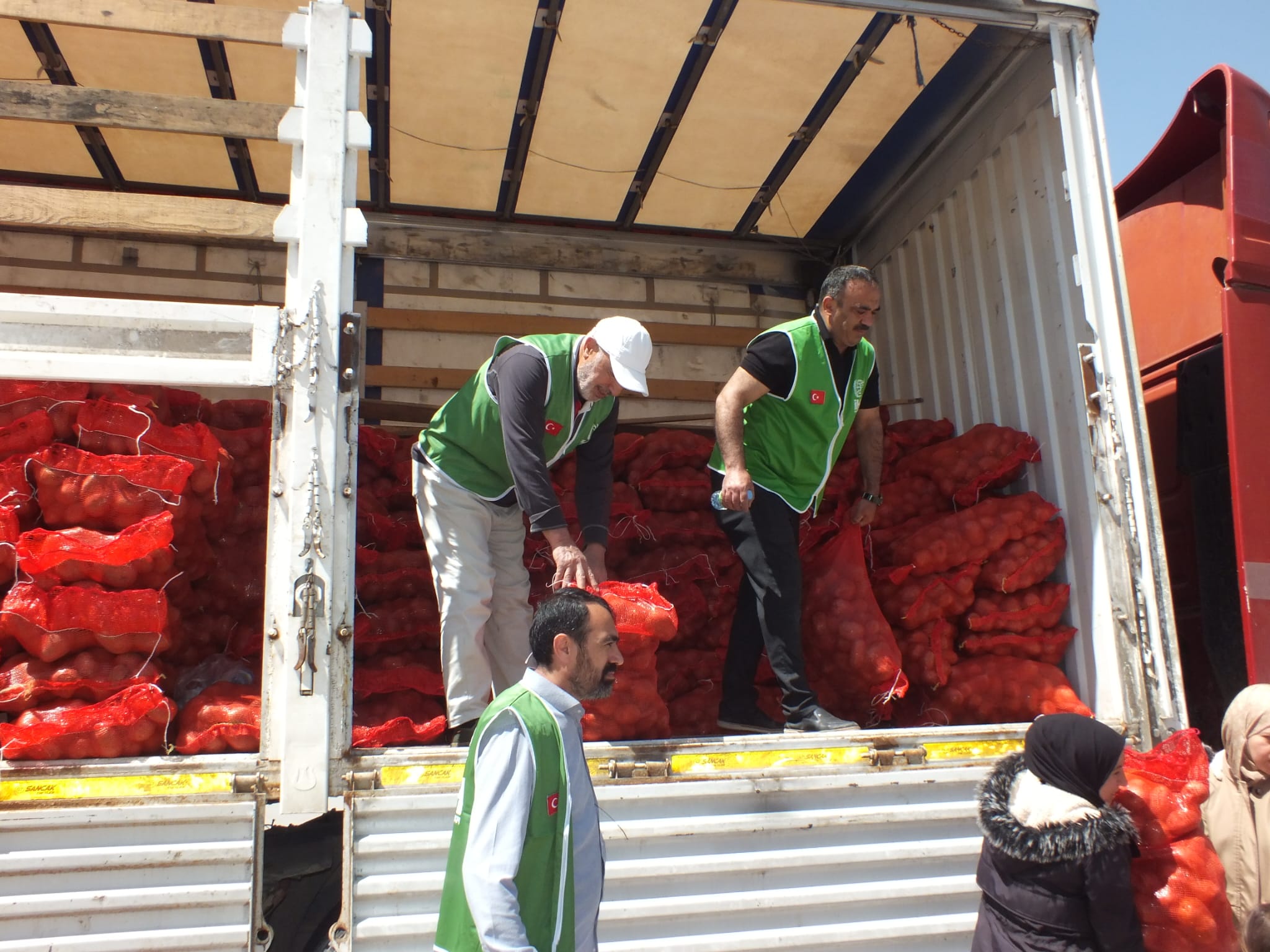 Sivas'ta  ihtiyaç sahiplerine 25 ton patates yardımı