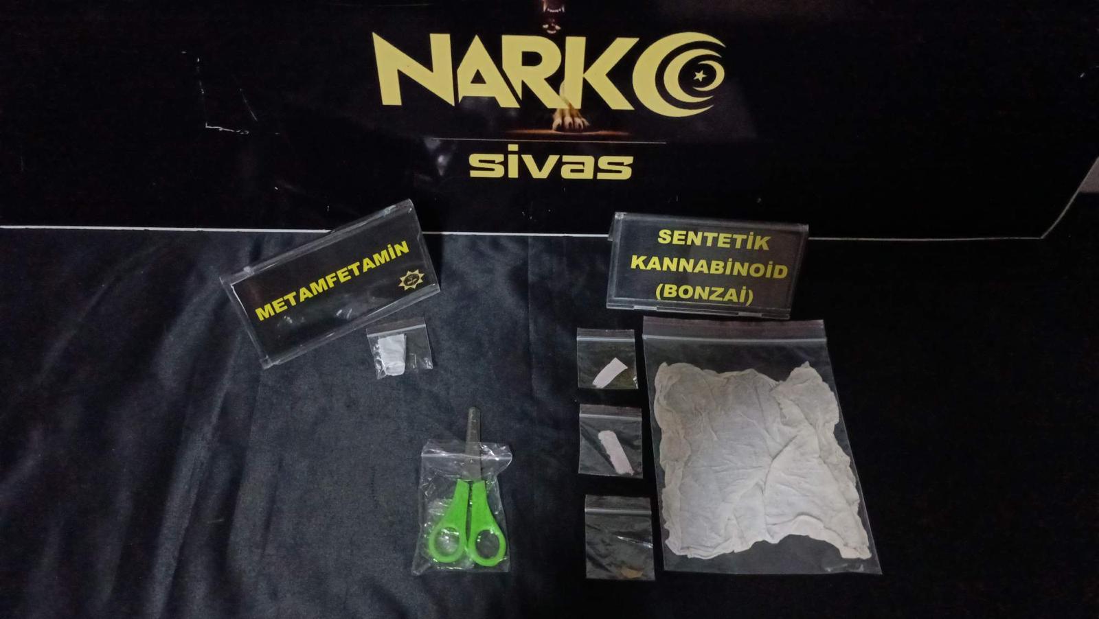 Sivas'ta kağıda emdirilmiş uyuşturucu ele geçirildi