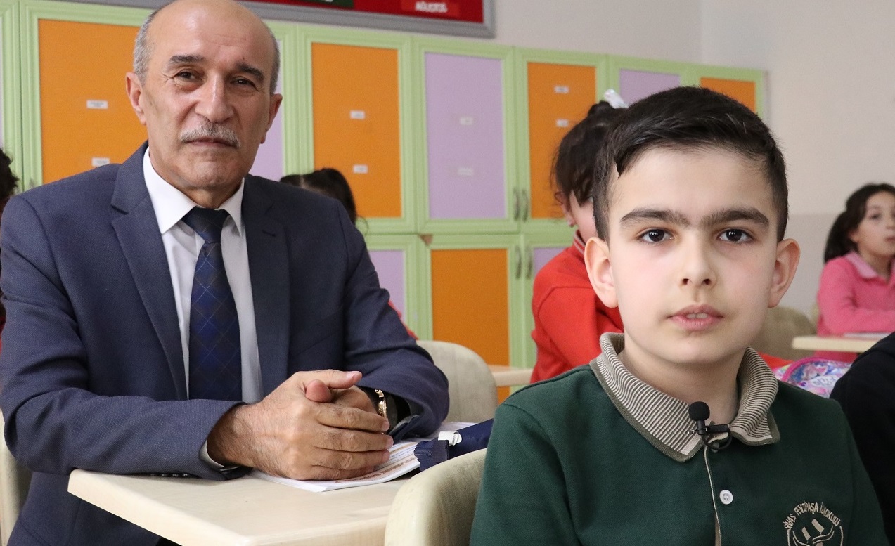Sivas'ta 40 yıllık öğretmenin sınıfında en özel öğrenci