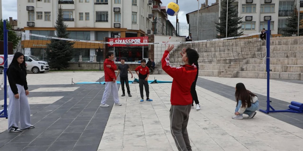 Gençlik bayramı Sivas'ta sporla taçlandı