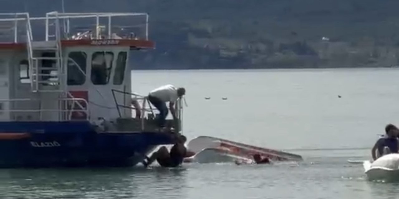Deniz bisikleti devrildi: 2 kişi kurtarıldı