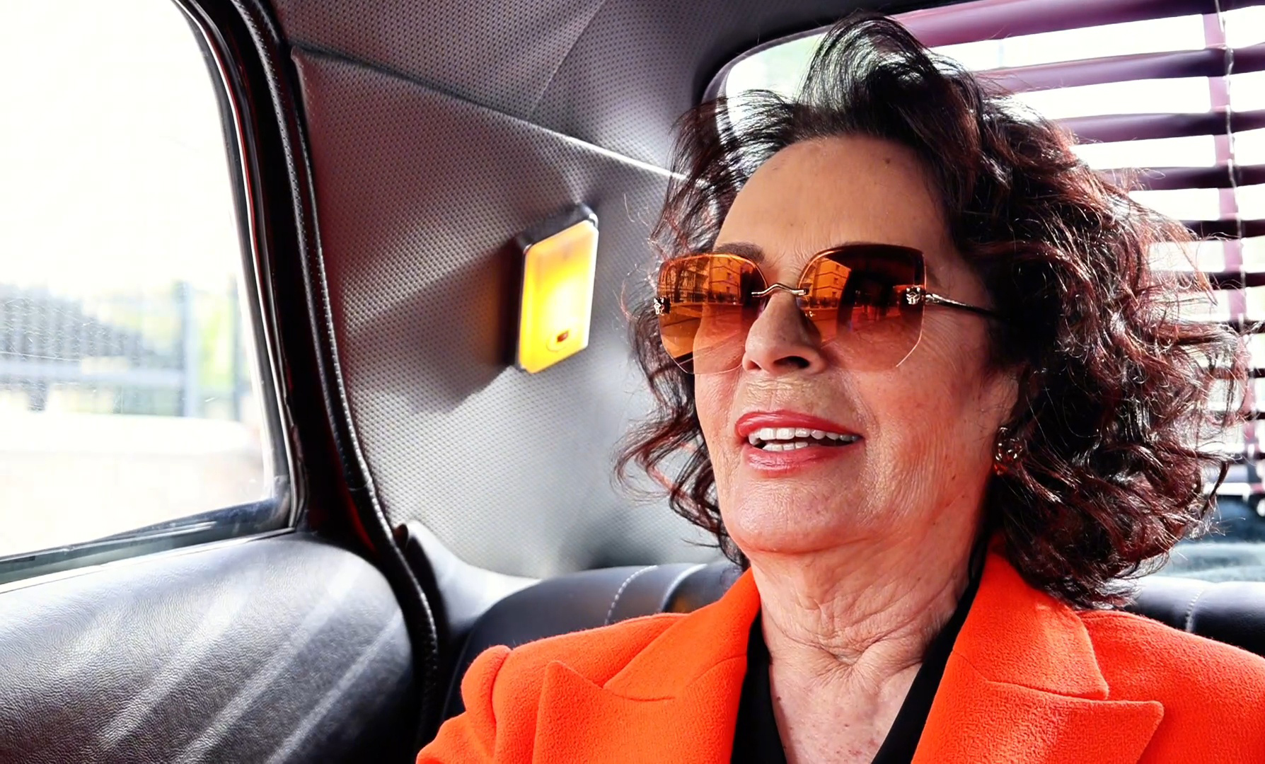 Hülya Koçyiğit yıllar sonra aynı sahneyi Sivas’ta canlandırdı