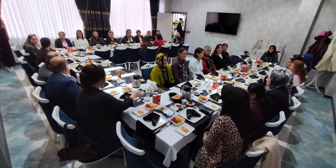 Sivas'ta kadın muhtarlardan tarihi buluşma