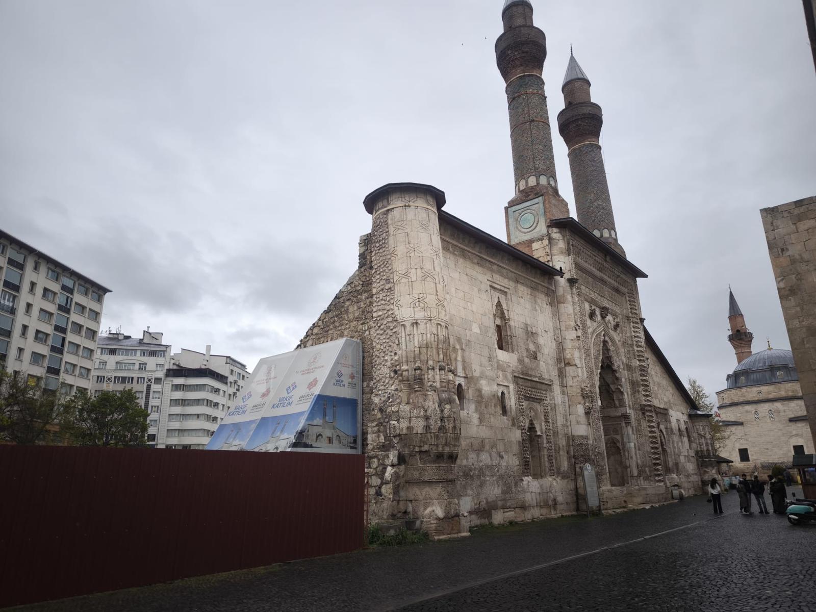 Çifte Minareli Medrese’de restorasyon süreci başlıyor