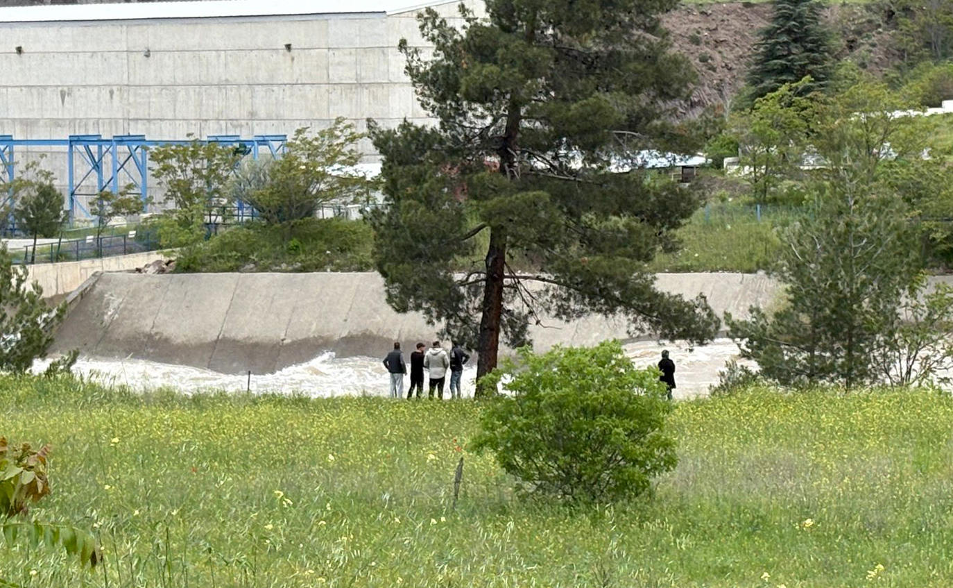 Sivas'ta 18 yaşındaki Esma Nur için arama devam ediyor