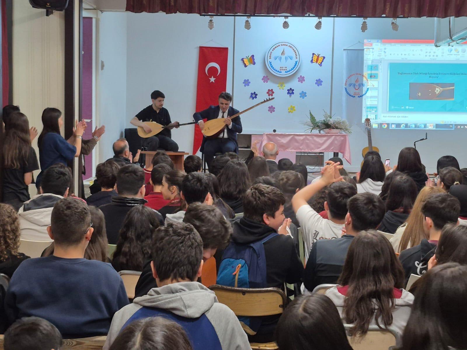 Sivas’ta türkü dolu bilim söyleşisi