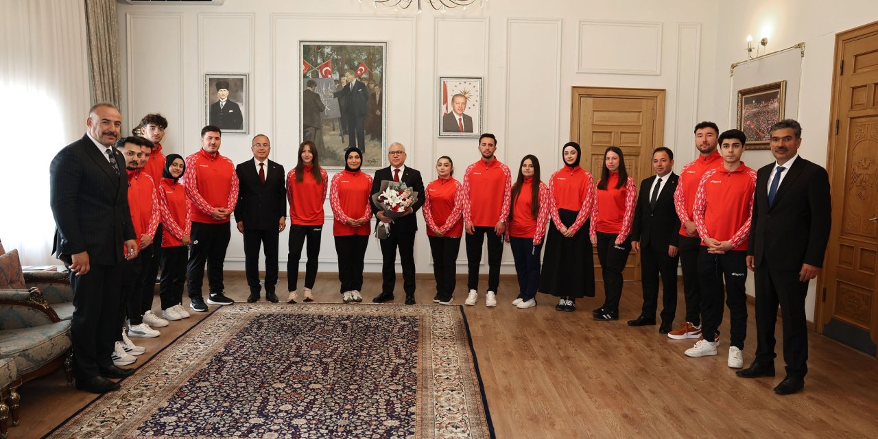Vali Şimşek: Gençlerimizin her  zaman yanındayız