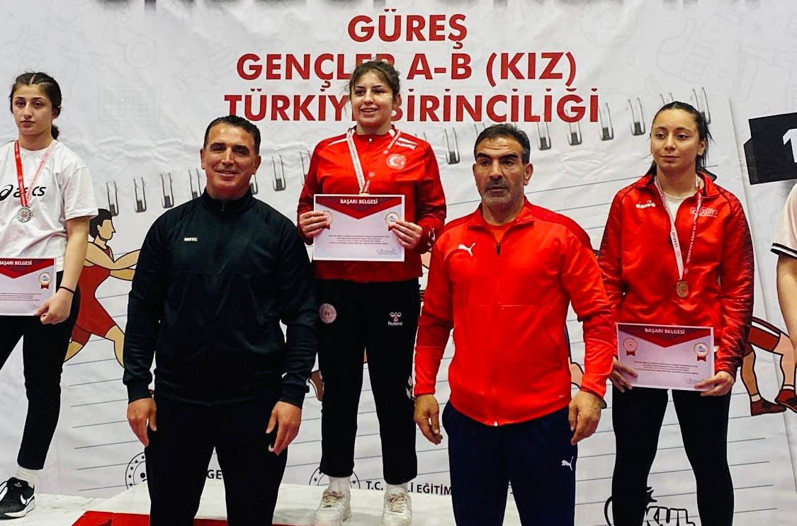 Sivaslı “altın kız” gururlandırdı