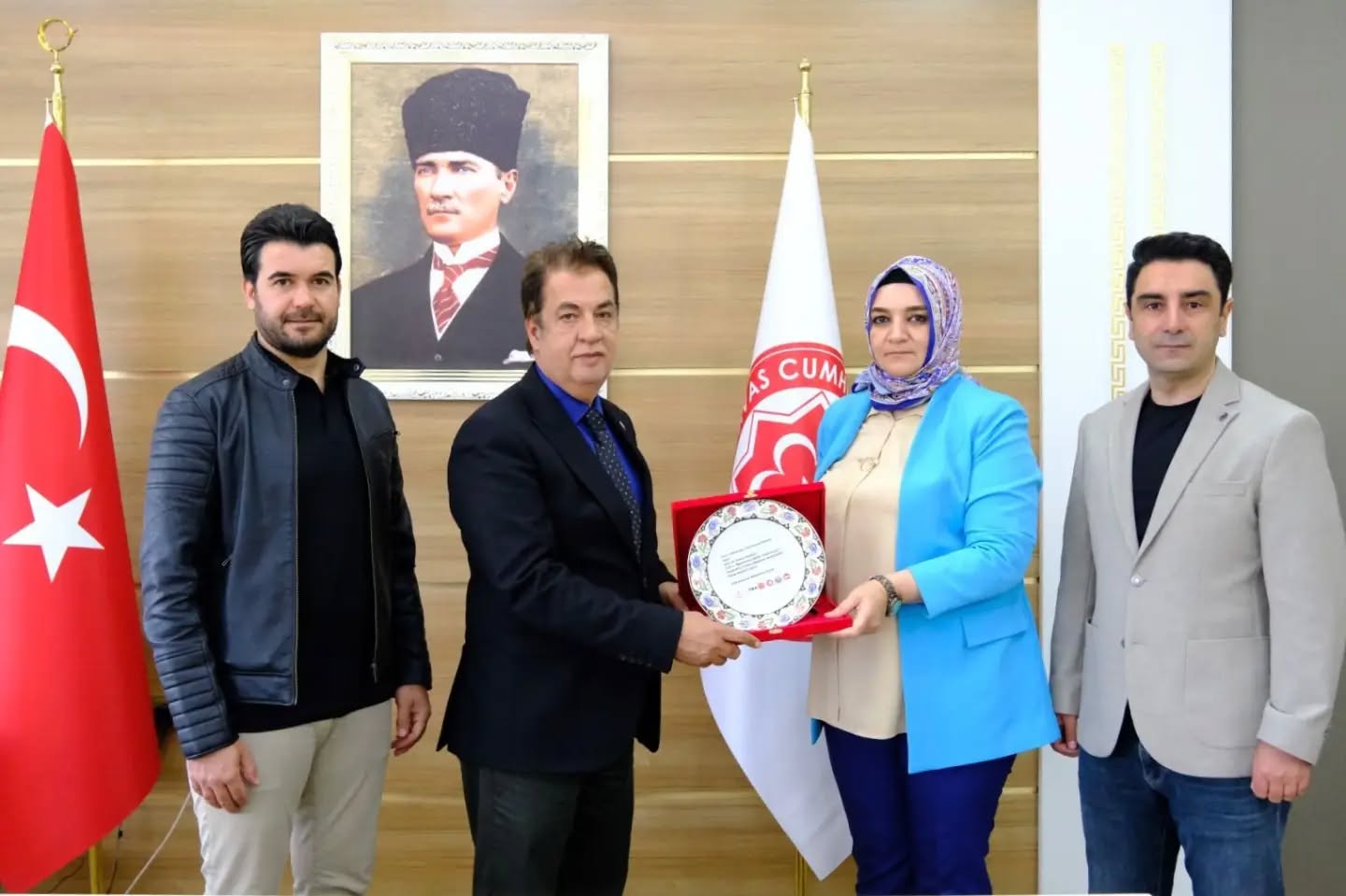 ICER Kongresi sonrası Şengönül’e plaket