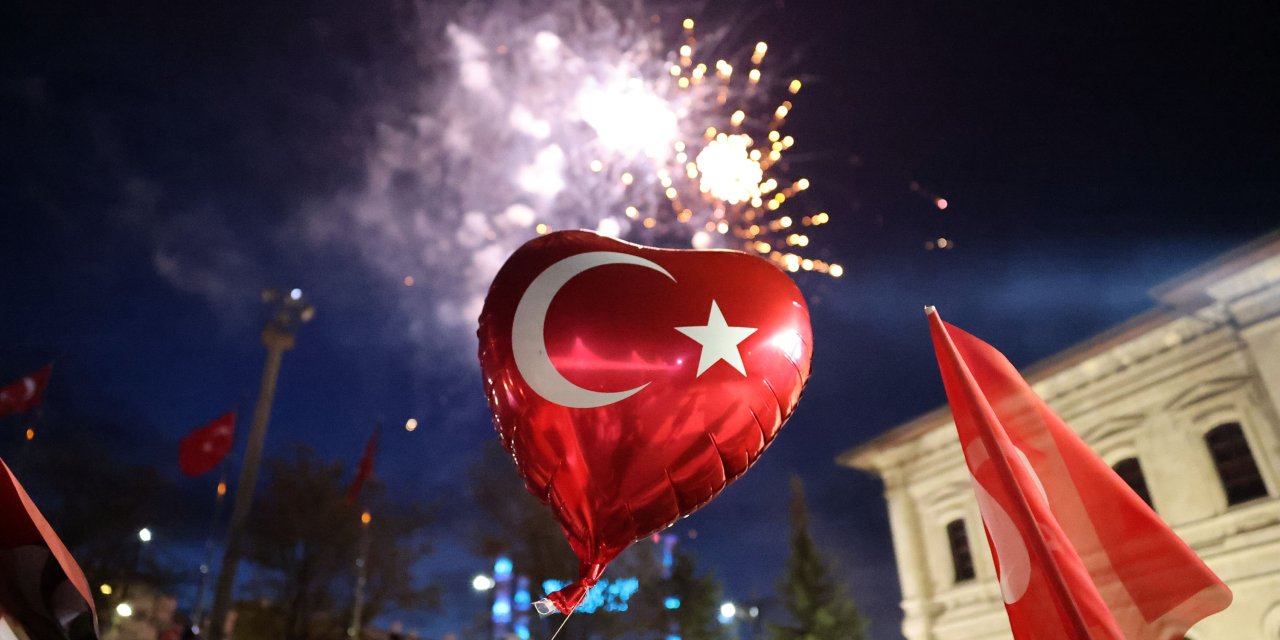 Sivas'ta meşaleli 19 Mayıs yürüyüşü