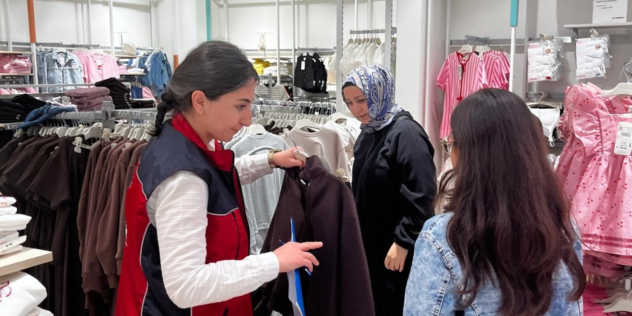 Sivas'ta bayram öncesi öksüz ve yetimlerin yüzü güldü