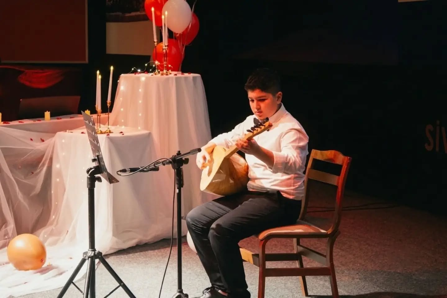 Sivas’ta minik ellerden büyük performans