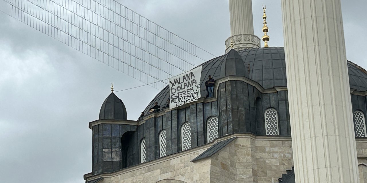 Sivas'ta cami inşaatında işçilerden ücret eylemi
