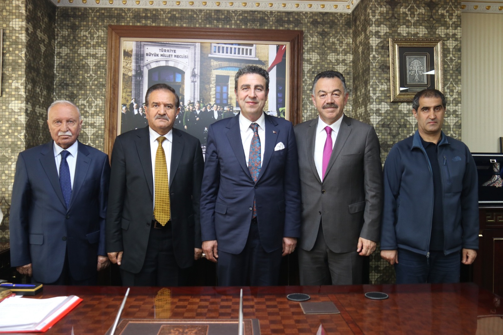 Divan heyeti sahada! Destek arayışı sürüyor