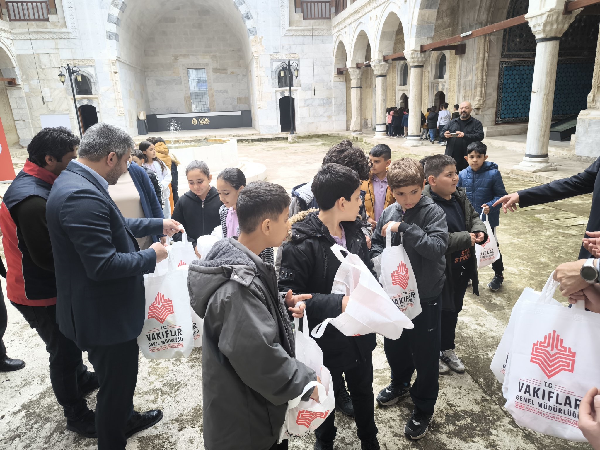 Sivas’ta öğrenciler vakıf kültürünü öğrenerek eğlendi