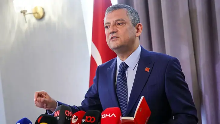 Özgür Özel yeniden grup başkanı seçildi