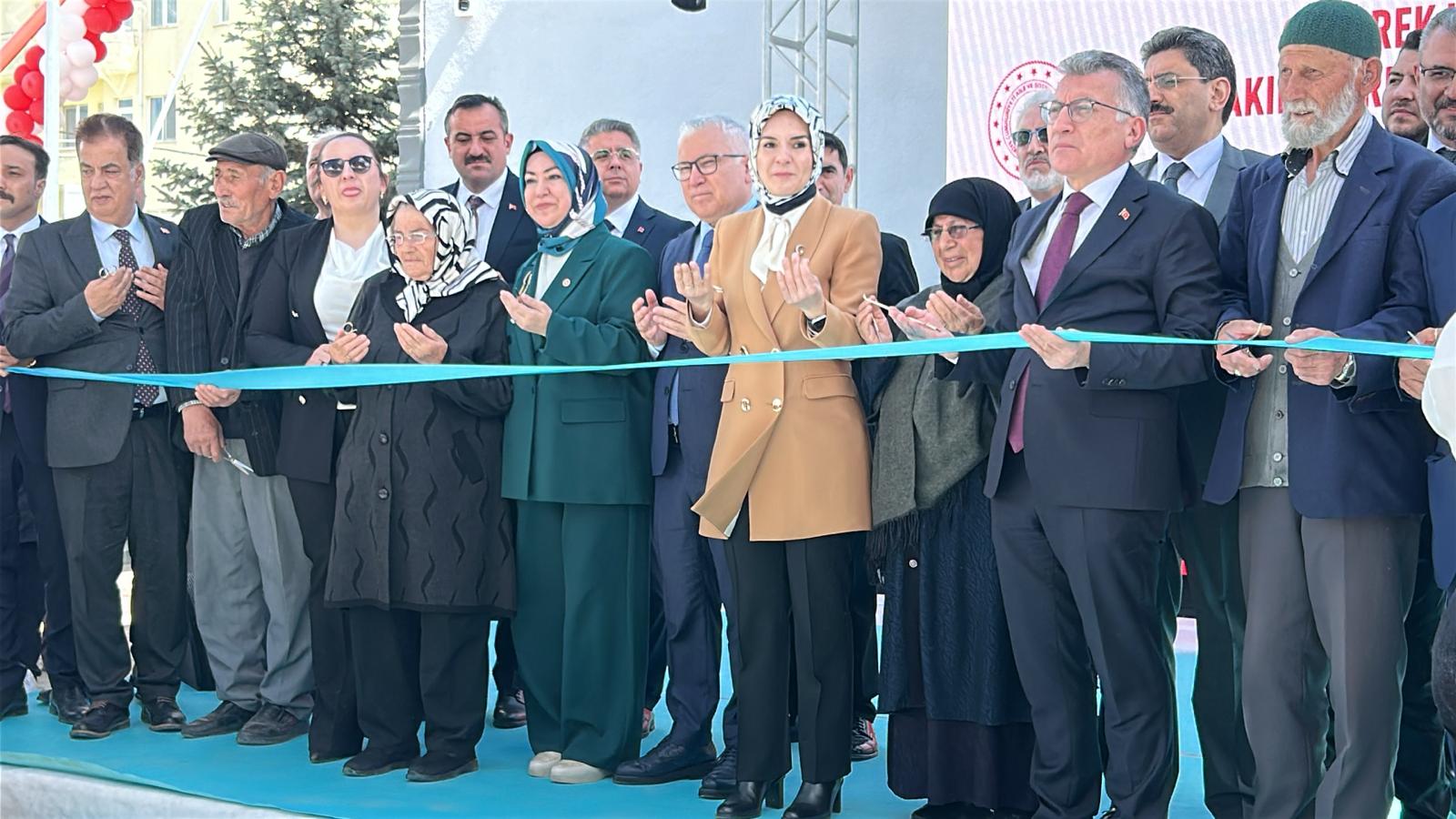 Sivas'a yeni huzurevi, açılışı bakan yaptı