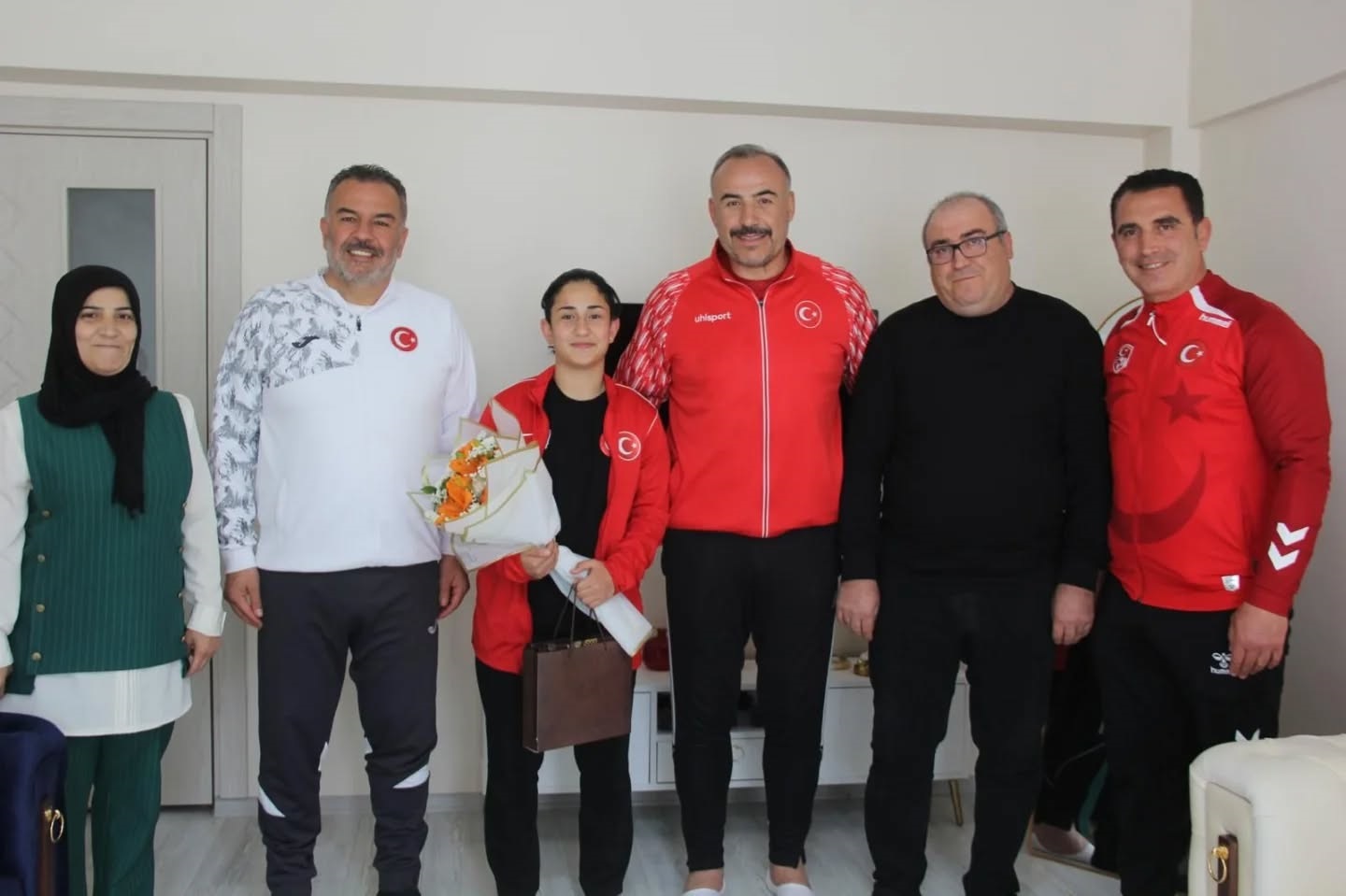 Sivas'ta şampiyon sporcular ve aileleri unutulmadı