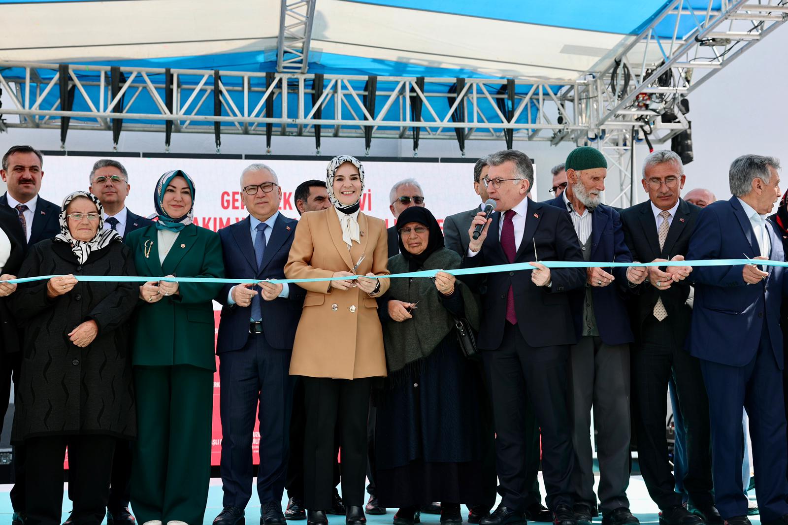 Sivas'a yeni huzurevi, açılışı bakan yaptı