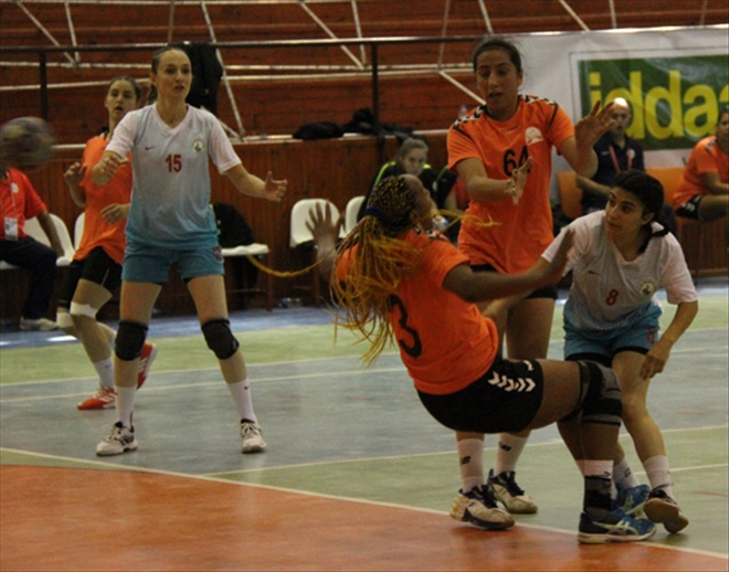 KADINLARDAN KÖTÜ BAŞLANGIÇ