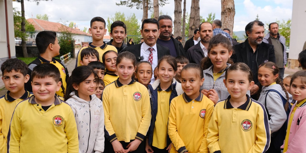 Başkan Toy’dan öğrencilere bayram harçlığı