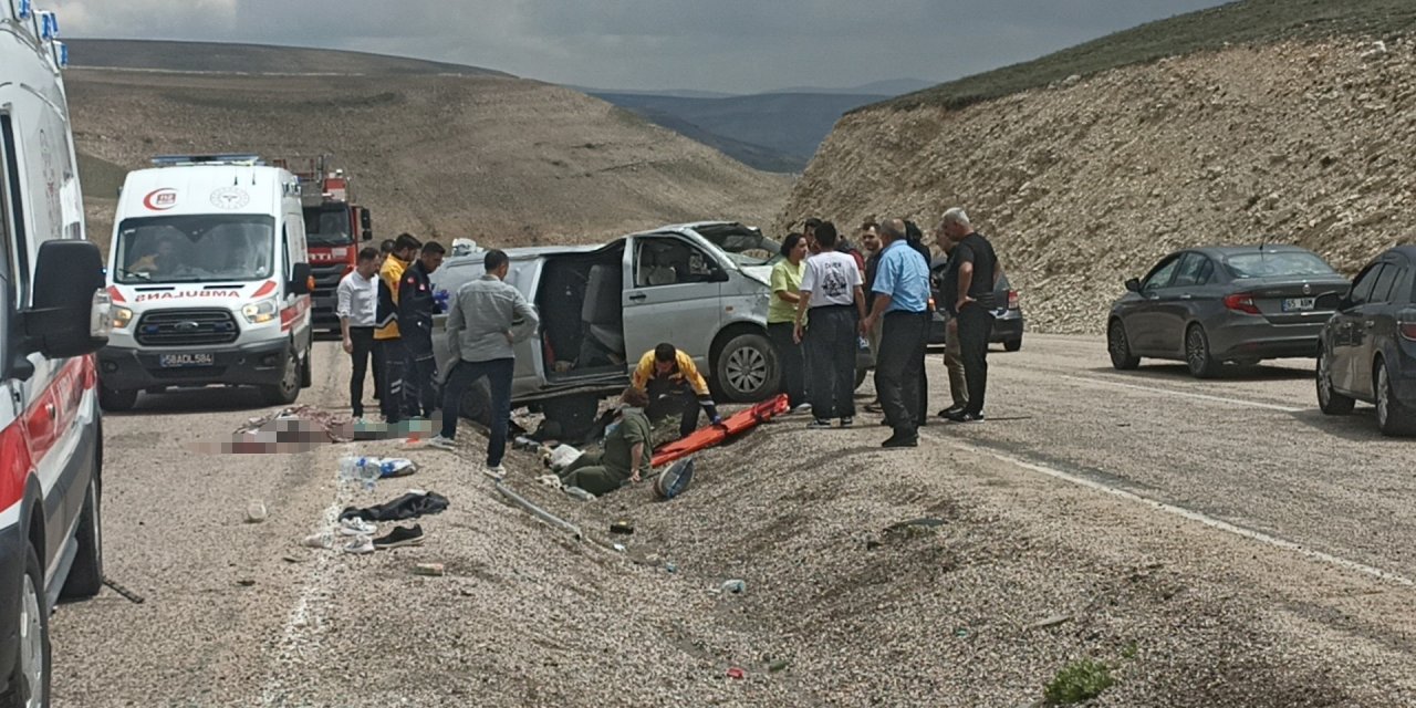 Sivas'ta bayram tatili yolunda feci kaza: 1 ölü, 8 yaralı