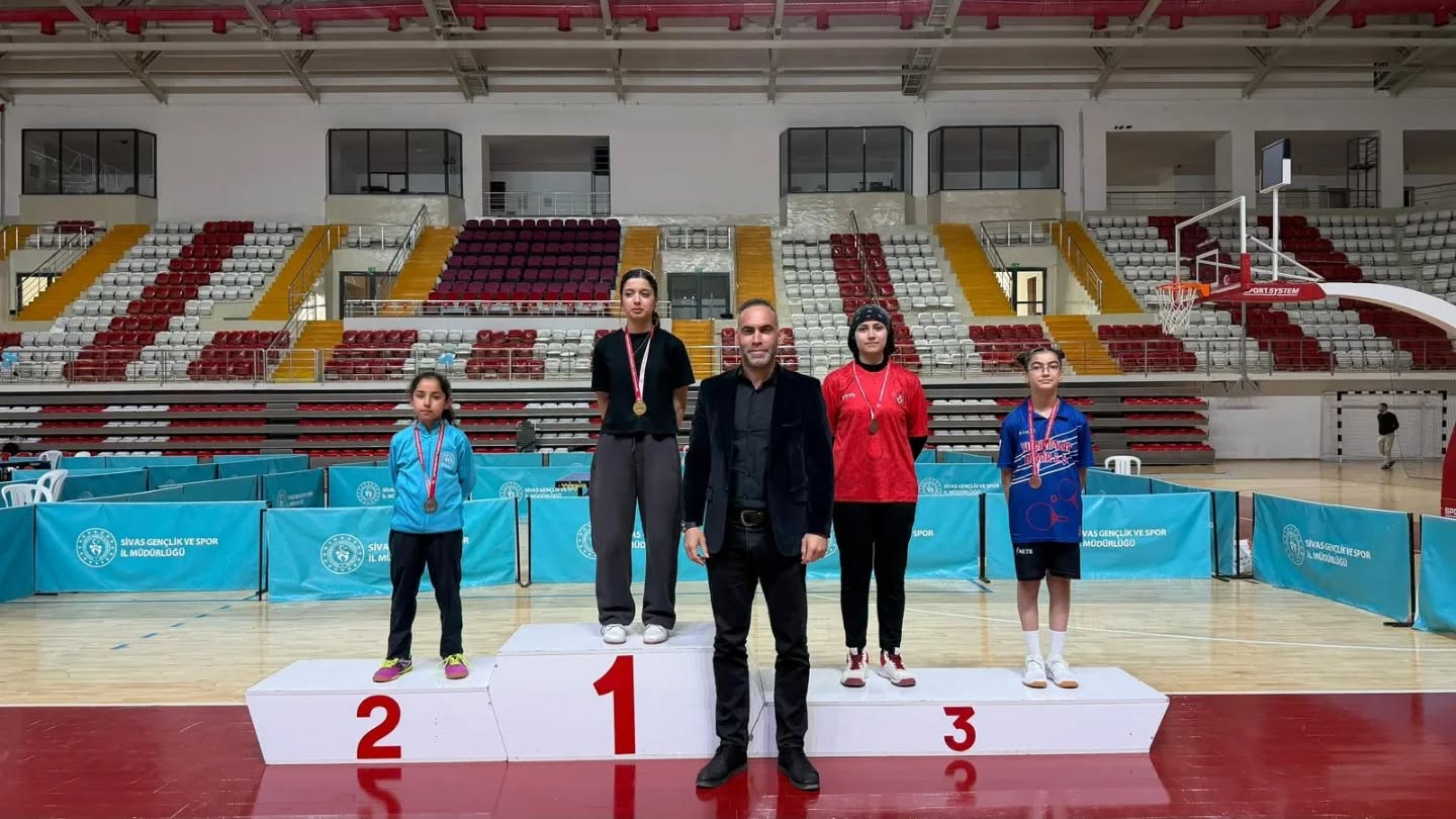 Sivas’ta masa tenisinde madalyalar sahiplerini buldu