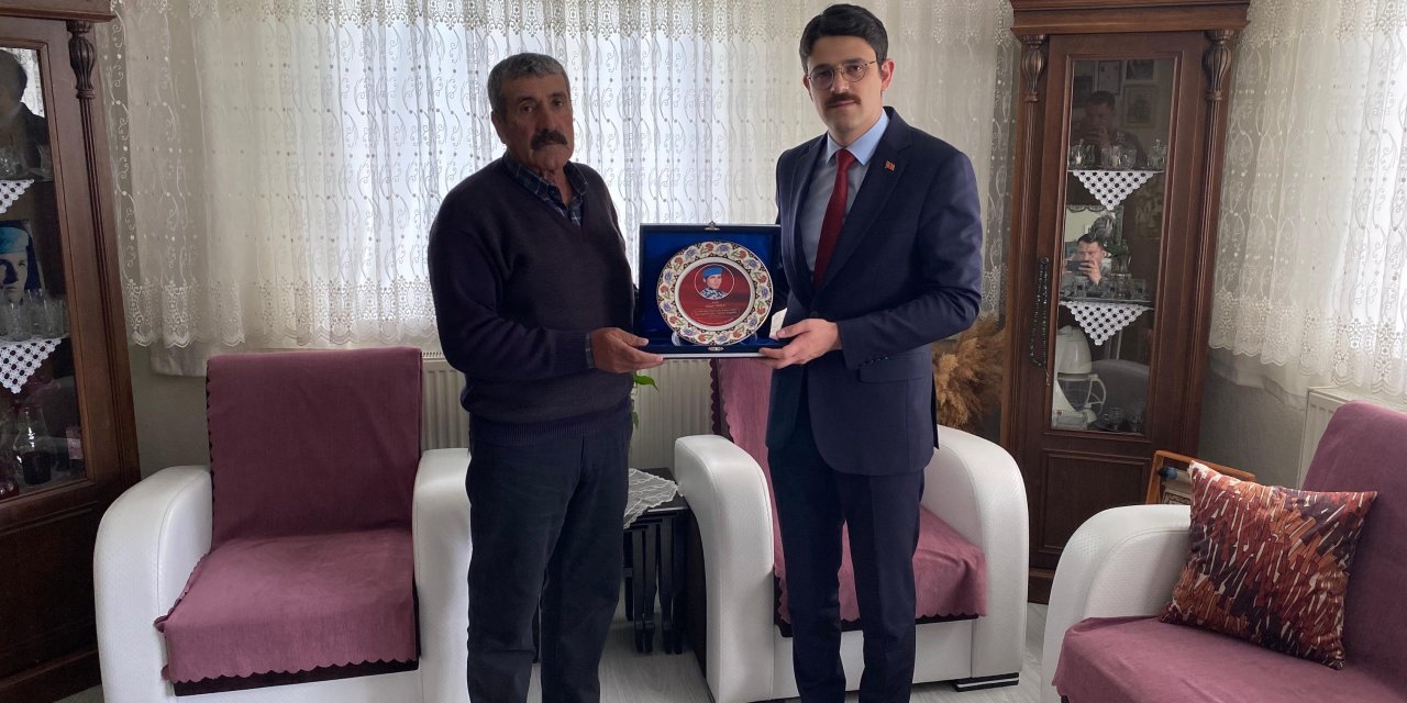 Ulaş Kaymakamı Eskimez, şehit ailesini ziyaret etti