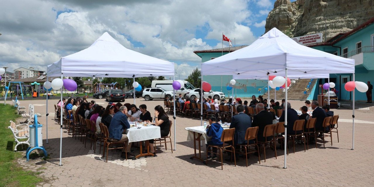 Sivas’ta çocuk evlerinde bayram sevinci