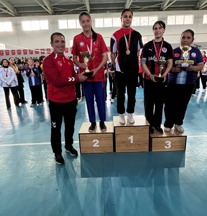 Sivas’ta öğrenciler kıyasıya yarıştı