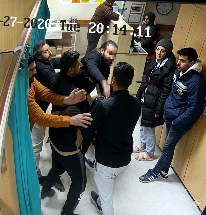 Hastaya yumruk attığı iddiasıyla doktora dava